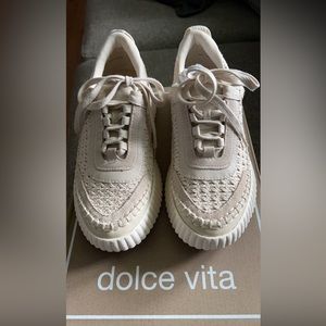 Dolce Vita Dolen, Sandstone, Size 7 Sneaker
